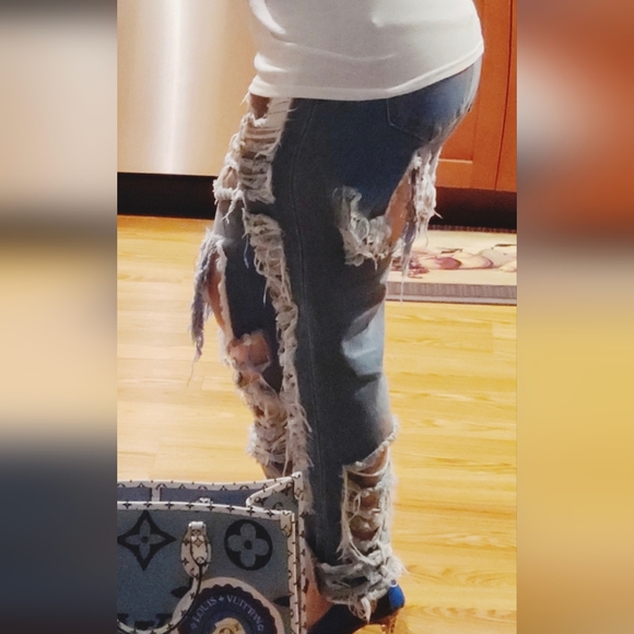 Fashion Nova Baggy Ripped Jeans - Picture 4 of 12